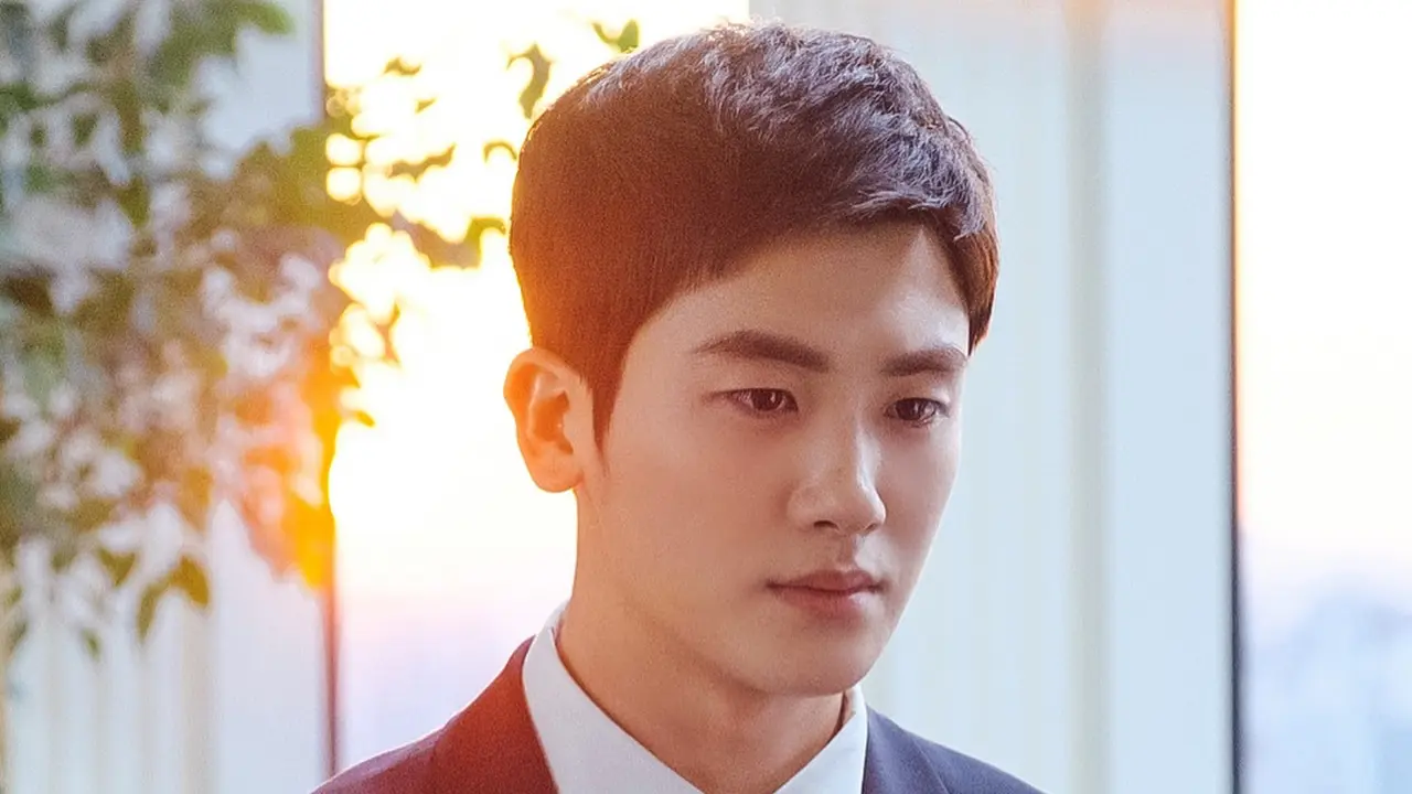 Park Hyung Sik dalam Suits. (Instagram/ phs1116)