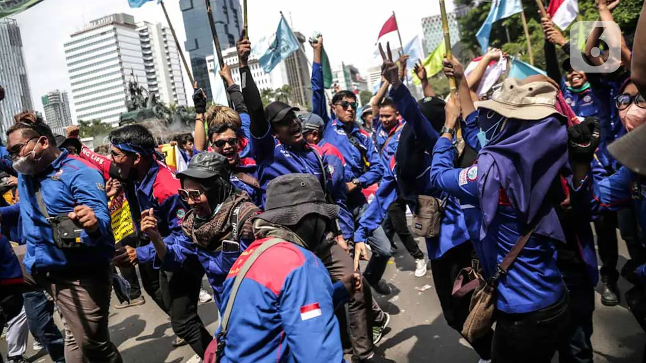 FOTO: Aksi Buruh Peringati May Day di Kawasan Patung Kuda