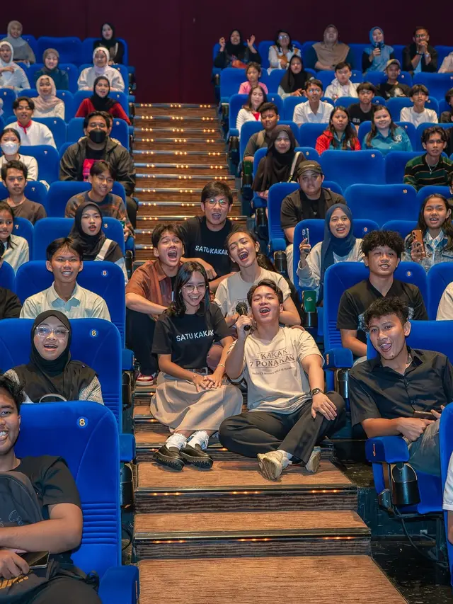6 Potret Pemain 1 Kakak 7 Ponakan Cinema Visit, Raup 147 Ribu hingga Hari Ketiga