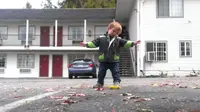 Bocah kecil ini bisa melakukan tarian breakdance dengan sempurna