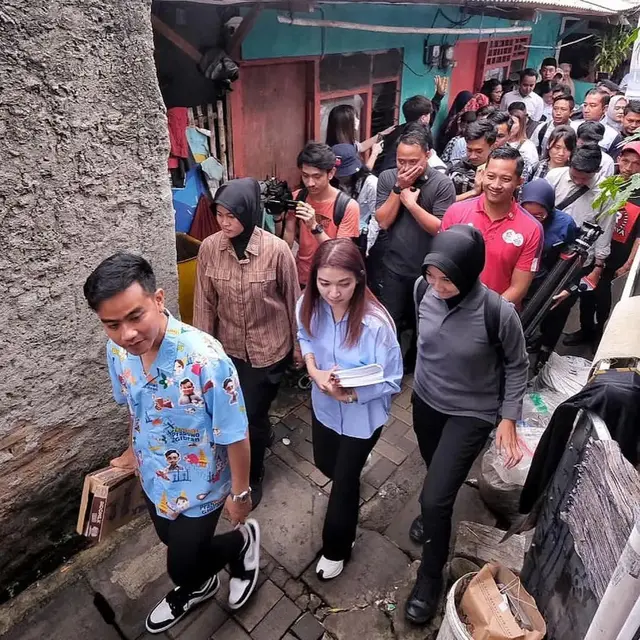 12 OOTD Selvi Ananda yang Anti Membosankan Meski Sering Kenakan Outfit Serba Biru Selama Dukung Gibran Jadi Cawapres 2024