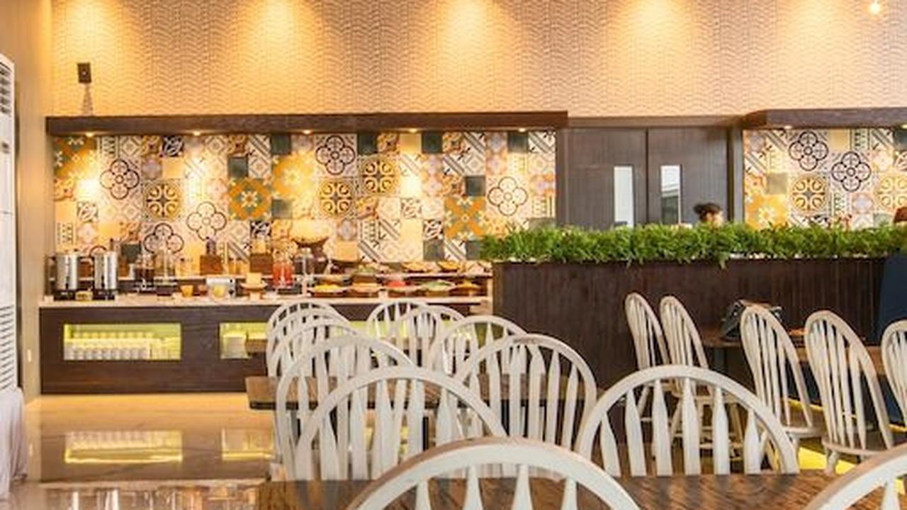 Cukup tunjukkan kartu identitas dengan nama 'Agus' kepada petugas reception, dan Anda dapat menikmati sajian makan siang yang menggugah selera tanpa biaya apapun.