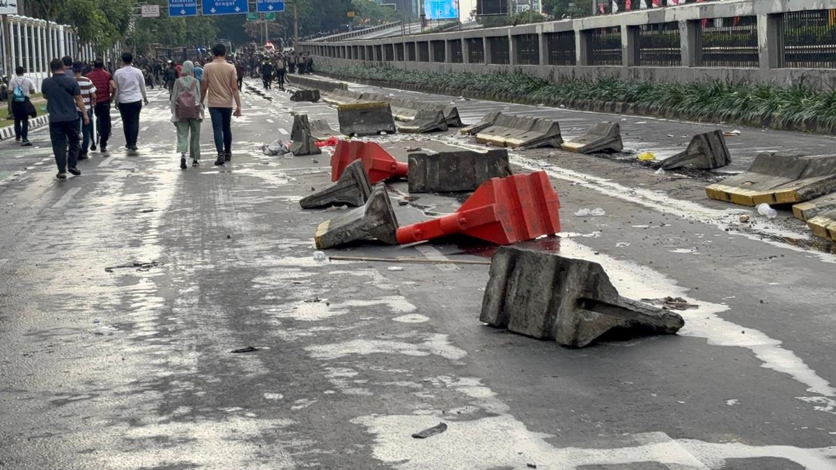 Akibat Demo Anarkis, Polda Metro Jaya: Kerugian Materil Lebih Rp 180 Miliar dan 160 Anggota Terluka