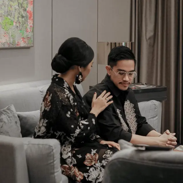 Gaya Anggun Erina Gudono Restui Kaesang Pangarep Maju Jadi Depok 1