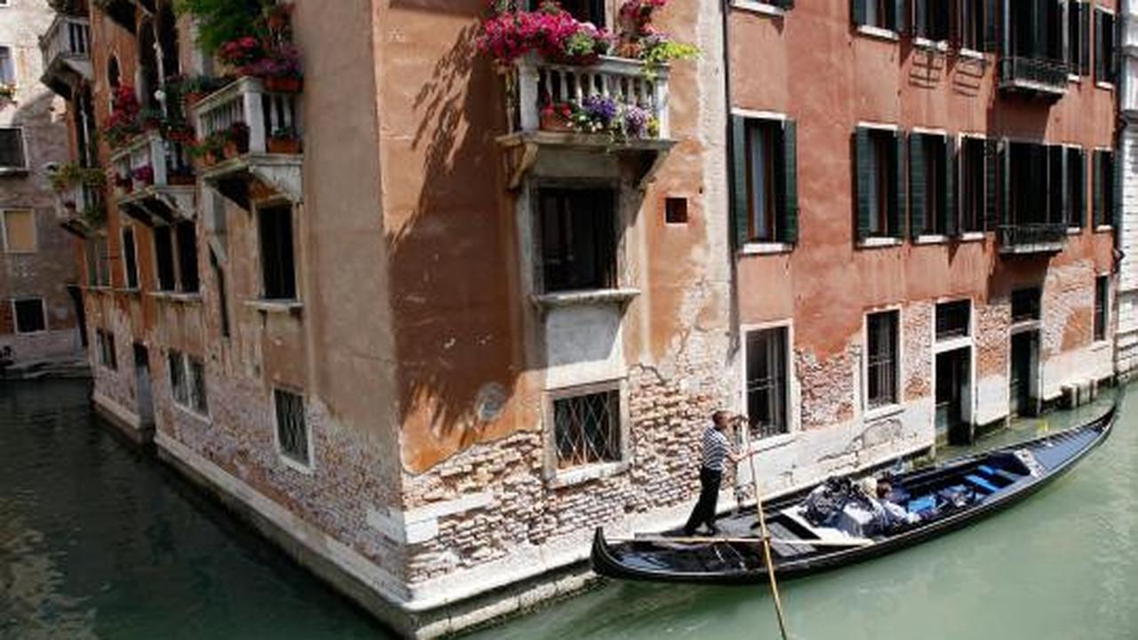 Jalan-jalan ke kota romantis Venesia