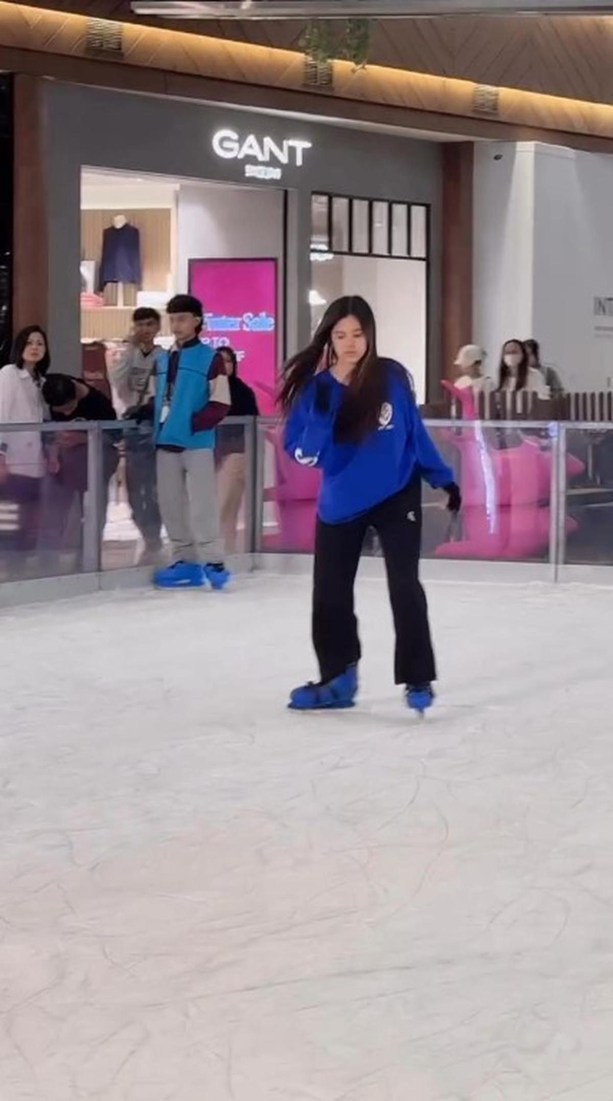 Potret Safeea Anak Mulan Jameela dan Ahmad Dhani Main Ice Skating, Ternyata Jago - Tunjukkan Aksi Berputar