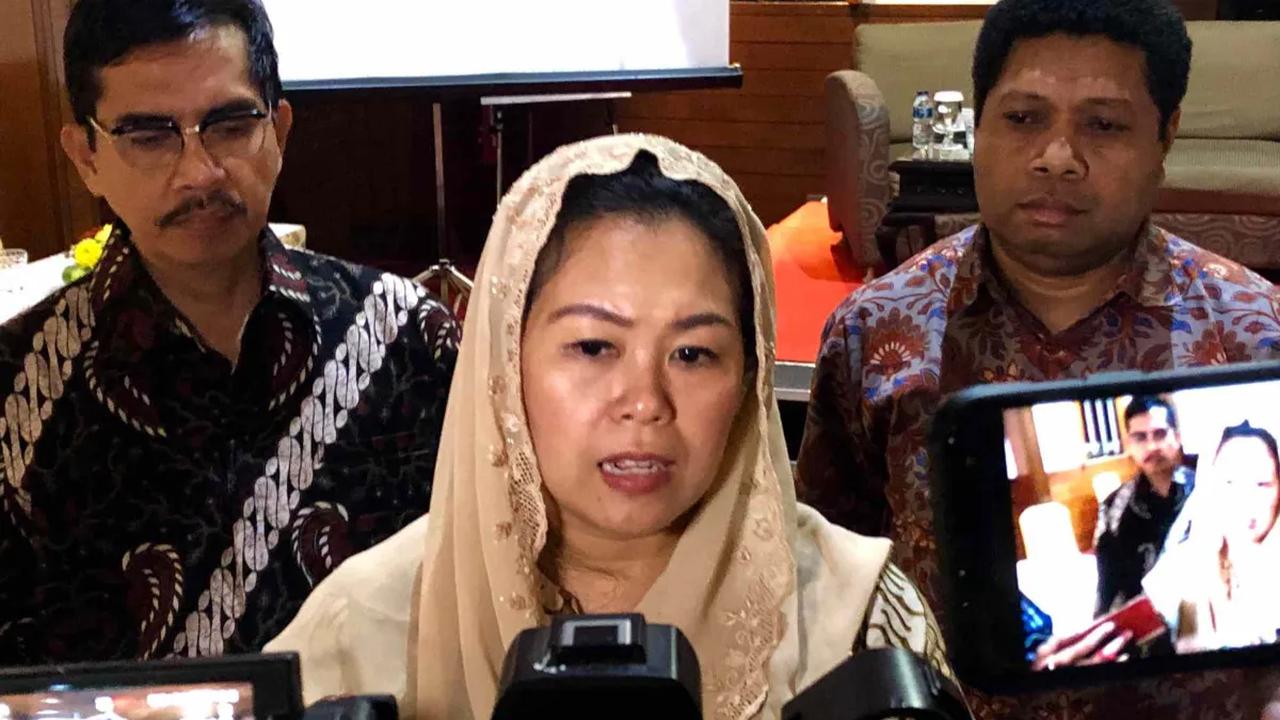 Yenny Wahid menegaskan, barisan kader Gus Dur akan siap bekerja secara maksimal untuk meraih suara utamanya di Jawa Timur, terhadap capres-cawapres yang nantinya didukung.<br>