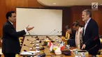 Pimpinan GKSB DPR-Parlemen Francis Effendi Simbolon melakukan pertemuan “Friendly Talk” dengan Presiden Grup Persahabatan Francis-Indonesia dari Majelis Nasional Francis Raphael Gerard di Jakarta, Rabu (31/10).  (Liputan6.com/Johan Tallo)