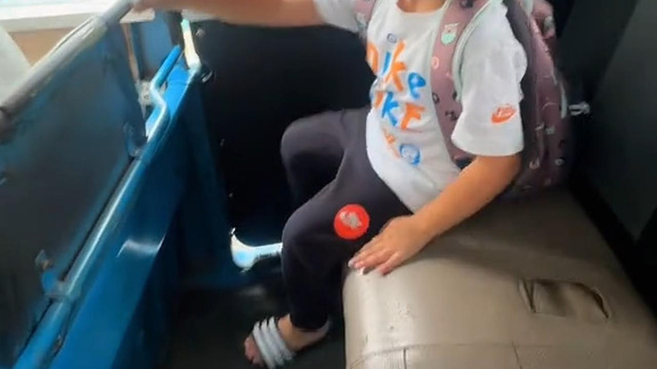 Momen Kocak Anak Marcell Darwin Lebih Pilih Naik Bajaj dariada Mobil