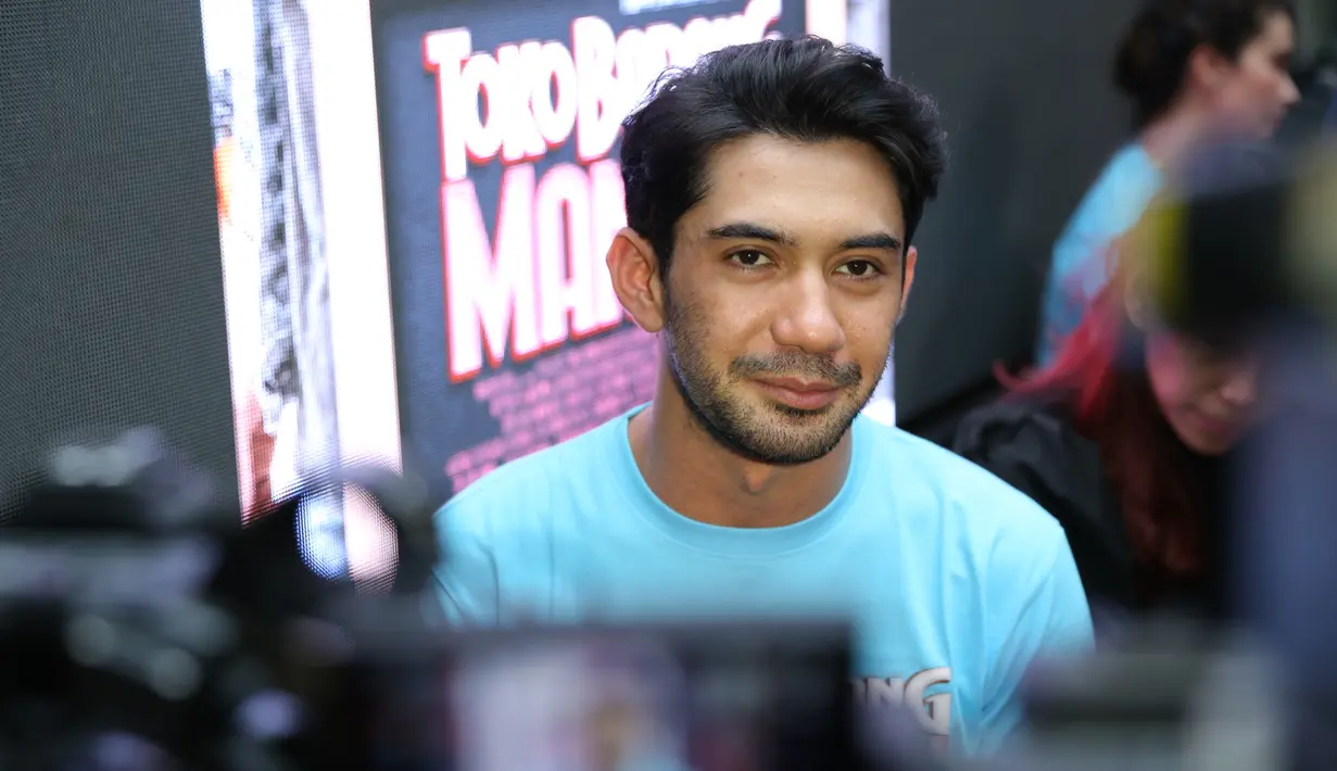 Reza Rahadian jumpa pers film terbarunya Toko Barang Mantan di Melawai, Jakarta Selatan, Selasa (14/1/2020). (Daniel Kampua/Fimela.com)