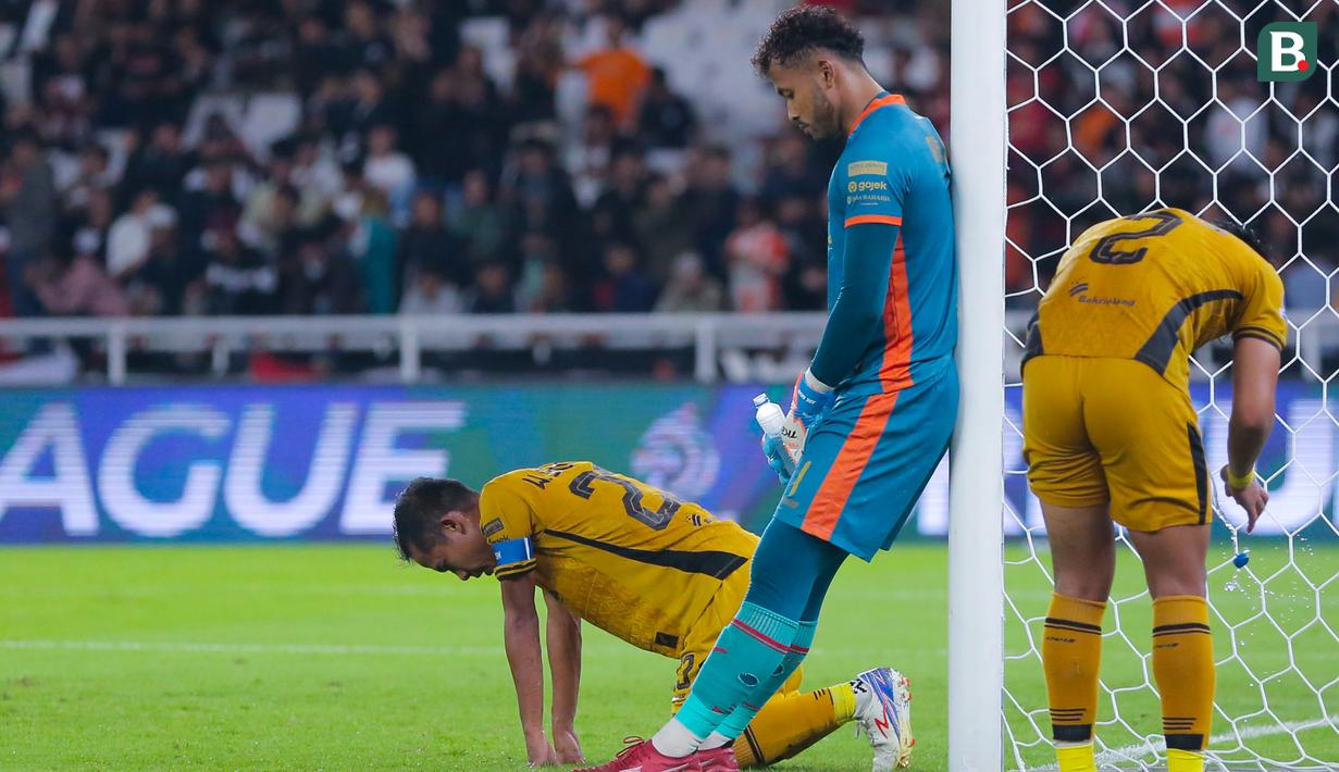 Kekalahan ini memperpanjang tren buruk Bhayangkara FC yang hanya mengoleksi satu poin dari empat laga terakhir dan kini tertahan di posisi ke-10 klasemen sementara dengan total 19 poin. (Bola.com/M Iqbal Ichsan)