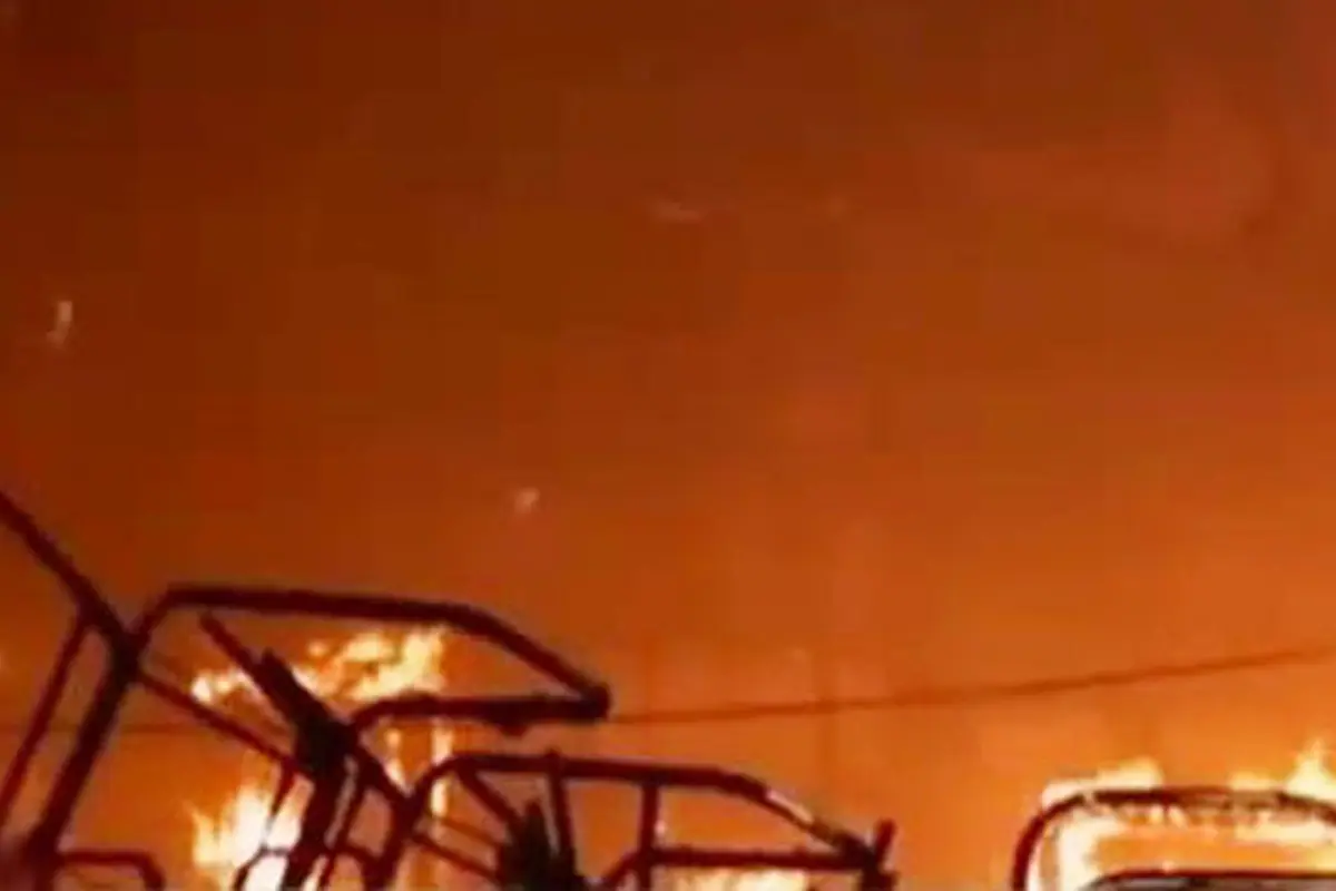 Kantor DPRD Gowa Dibakar