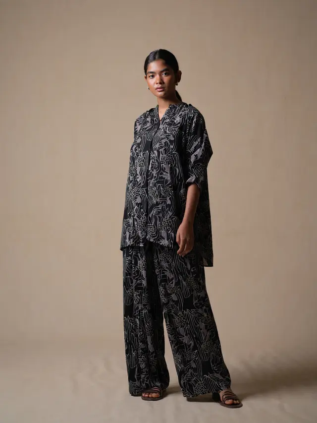 Dress Batik Jumpsuit Motif Kontemporer