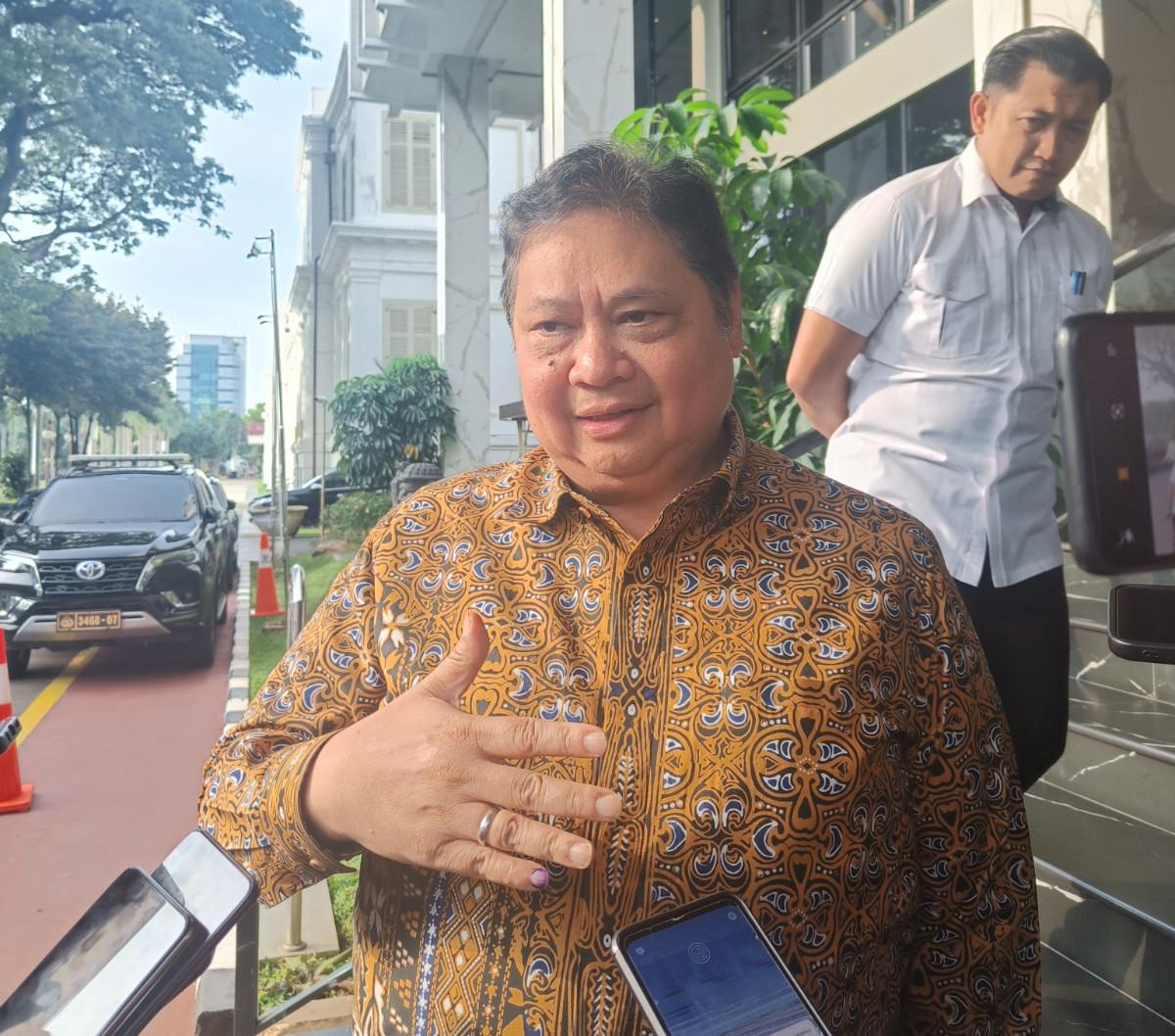 "Kalau itu (prerogatif) Pak Presiden," kata Airlangga kepada awak media di Kementerian Perekonomian, Jakarta Pusat, Senin (19/2).