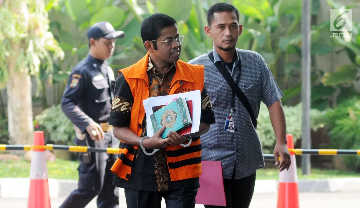 Terdakwa kasus dugaan suap proyek PLTU Riau-1 Idrus Marham tiba untuk menjalani pemeriksaan di Gedung KPK, Jakarta, Kamis (16/5/2019). KPK memeriksa Idrus Marham sebagai saksi untuk tersangka Dirut PLN nonaktif Sofyan Basir dalam kasus dugaan suap proyek PLTU Riau-1. (merdeka.com/Dwi Narwoko)
