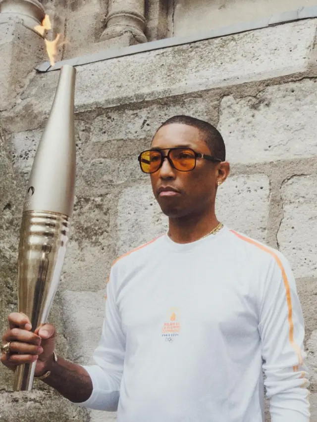 Pharell Williams Tampil Paling Trendy Sebagai Pembawa Obor Olimpiade Paris 2024, Sekece Apa?