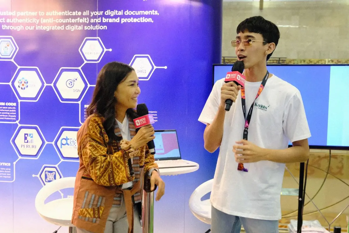 Direktur utama Peruri, Dwina Septiani Wijaya berikan tips cara bertransaksi aman di dunia digital kepada ribuan Gen Z dan Millenial.