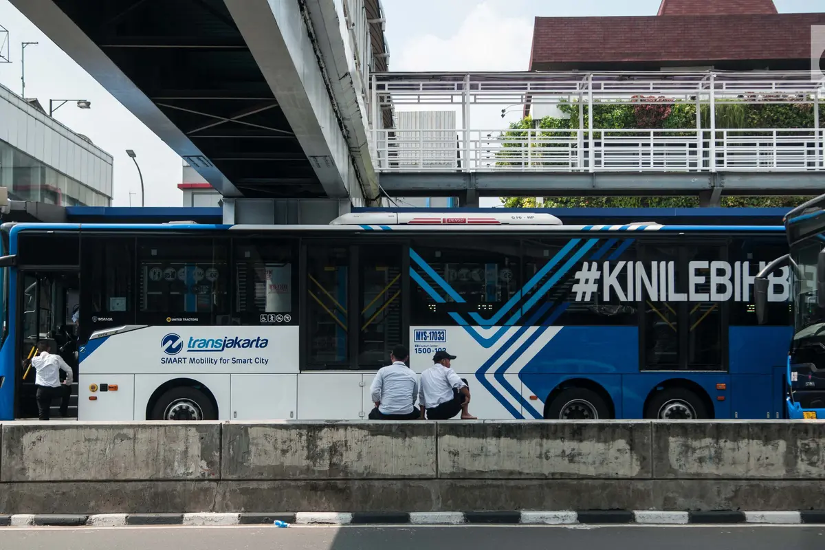 Bus Transjakarta Mogok Beroperasi, Penumpang Terlantar