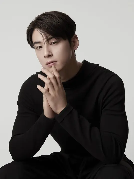 Wajah Cha Eun Woo yang tampan dan flawless banyak membuat iri para fans. [instagram/diorbeauty]