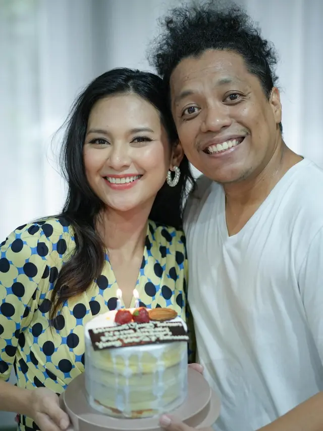 7 Momen Indah Permatasari Dinner Bereng Suami di Momen Ulang Tahun, Tampil Menawan