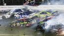 Pebalap Austin Dillon mengalami tabrakan hebat saat berlomba di Coke Zero 400 yang masuk dalam NASCAR Sprint Cup Series yang berlangsung di Daytona International Speedway, AS. Senin (6/7/2015) WIB. (AP Photo)