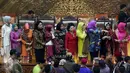 Sejumlah anggota dewan bersiap untuk berfoto bersama usai mengikuti sidang paripurna ke-22 DPR di Gedung Nusantara II, Kompleks Parlemen, Senayan, Jakarta, Kamis (27/4). (Liputan6.com/Johan Tallo)