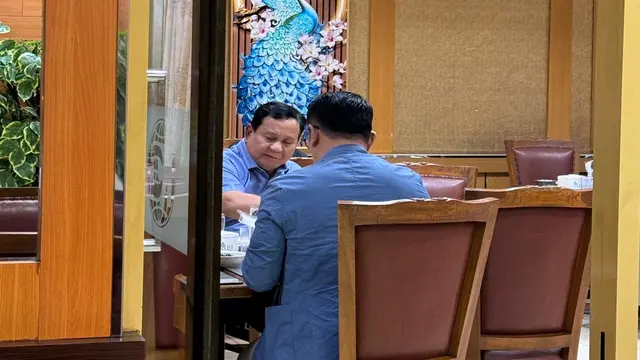 Calon Gubernur (Cagub) Jakarta nomor urut 1 Ridwan Kamil (RK) bertemu dengan Presiden Prabowo Subianto di rumah makan Garuda, Sabang, Jakarta Pusat, Kamis (31/10/2024).