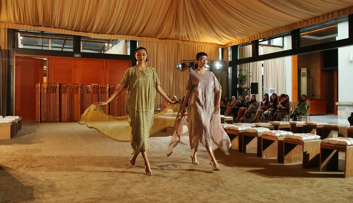 Motif monogram dihadirkan untuk busana yang lebih kasual saat berbuka bersama