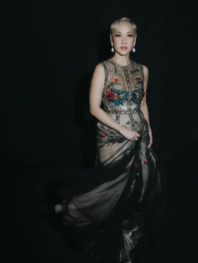 Pesona Dualisme Bunga Citra Lestari Kenakan Floral Dress, dari Tampil Elegan Jadi Estetik Edgy