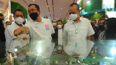 Direktur Utama PT Bank Tabungan Negara (Persero) Tbk, Haru Koesmahargyo (tengah) didampingi Direktur Jenderal Perumahan Kementerian PUPR Iwan Suprijanto (kanan) meninjau stand Indonesia Property Expo (IPEX) di Jakarta, Minggu (15/5/2022). IPEX ke 38 yang digelar pada 15 Mei hingga 22 Mei melibatkan  41 developer/pengembang yang terdiri dari  11 pengembang subsidi dan 30 pengembang non subsidi. (Liputan6.com/HO/BTN)