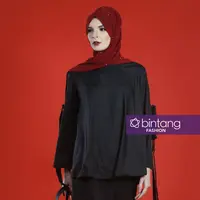 Tampil dengan warna bold, wardrobe blouse and pants : @indij_official, shoes maroon : @ocktora.official. (Bambang E. Ros)