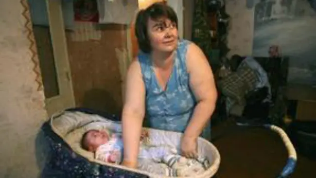 Tatyana Khalina dan bayinya. (Sumber Reuters)