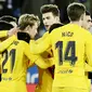 Barcelona susah payah mengalahkan tim papan bawah Liga Spanyol, Deportivo Alaves pada laga pekan ke-22 Liga Spanyol 2021/2022, Senin (24/1/2022). (AP/Alvaro Barrientos)