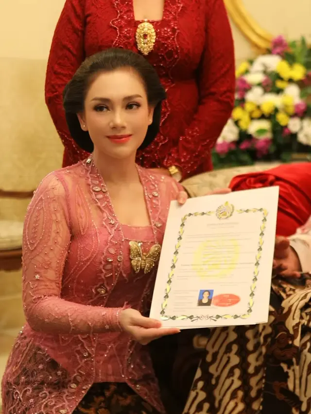 Celine Evangelista Gelar Keraton