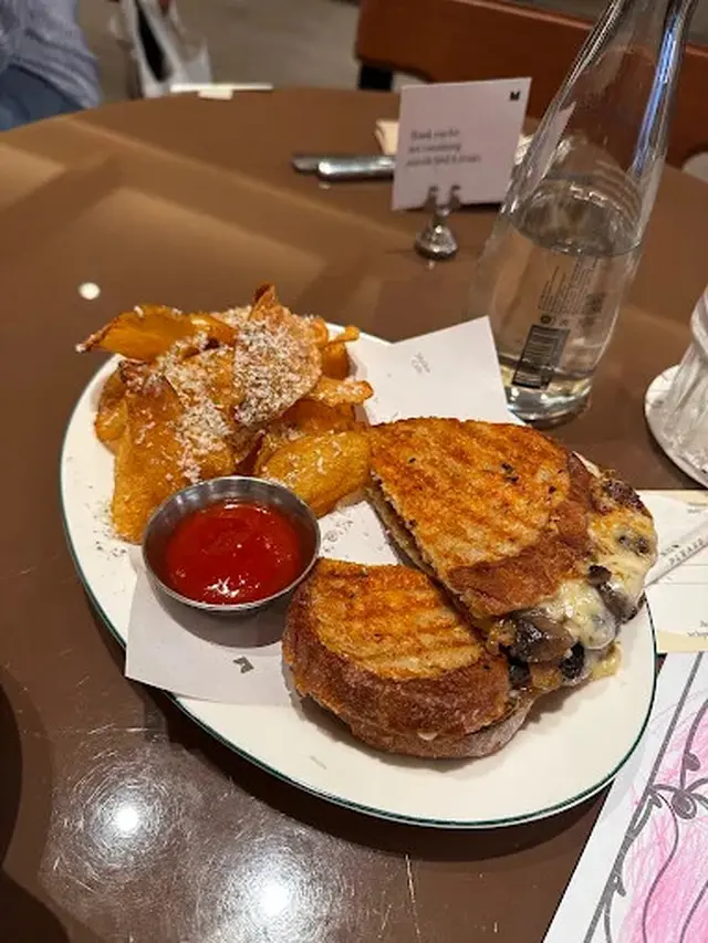 Maiku Cafe