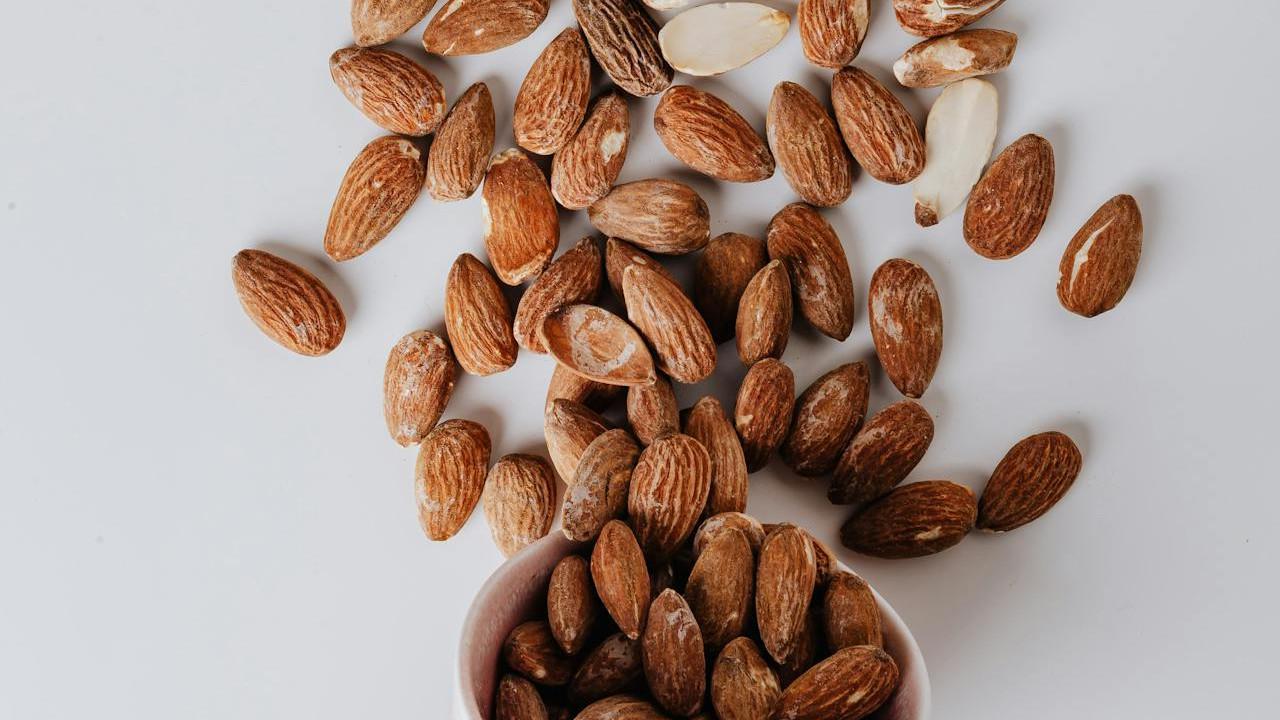 Ilustrasi Almond (©Pexels)