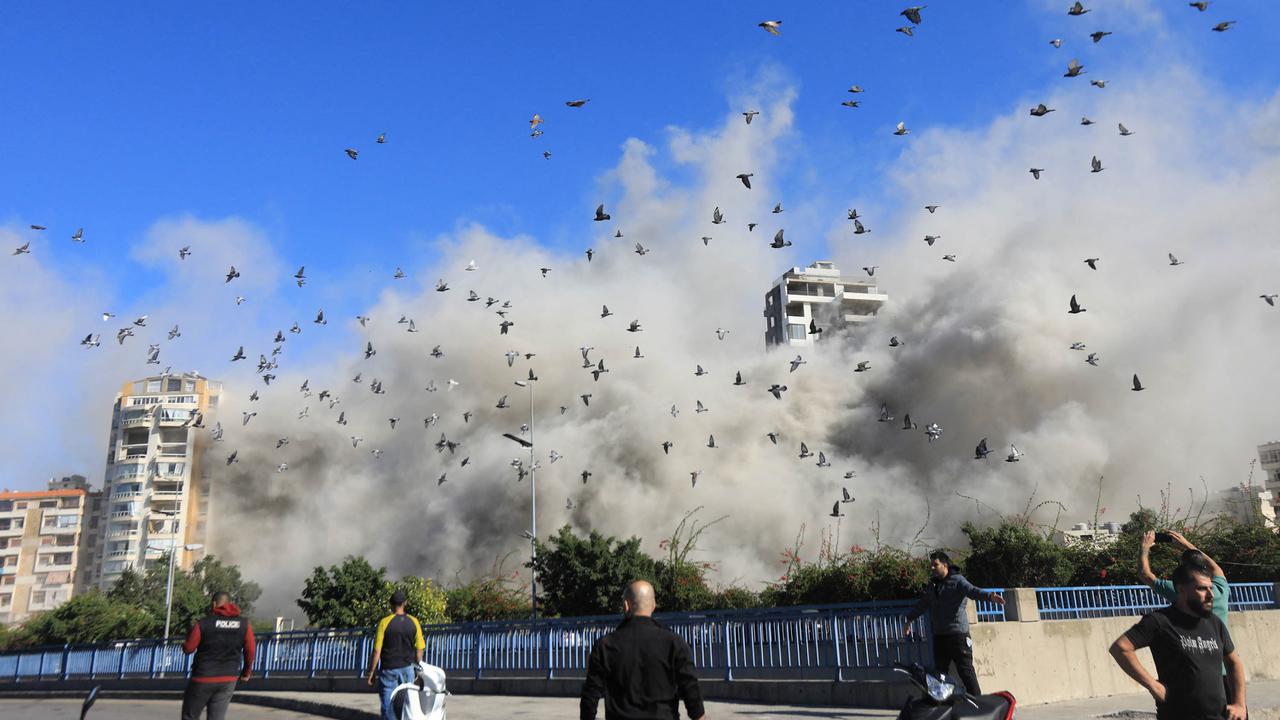 Rata dengan Tanah, Detik-detik Rudal Israel Hantam Bangunan di Lebanon