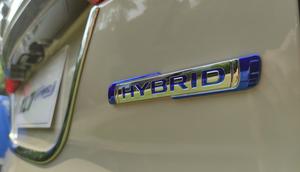 Mobil hybrid kian diminati di pasar otomotif Indonesia. (Septian/Liputan6.com)