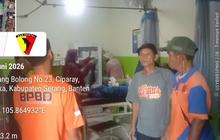 Tim SAR Berhasil Lakukan Penyelamatan Lansia Pantai Anyer yang Terseret Ombak Kuat