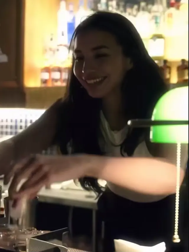 Manohara Jadi Bartender