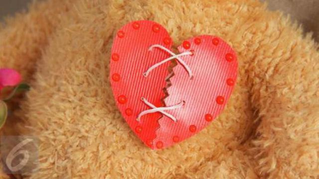 Putus cinta dari pacar atau patah hati ditinggal gebetan? Lakukan 4 hal berikut ini.