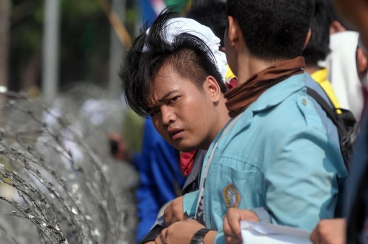 Ratusan mahasiswa gelar 'Sidang Rakyat' di depan Istana Merdeka