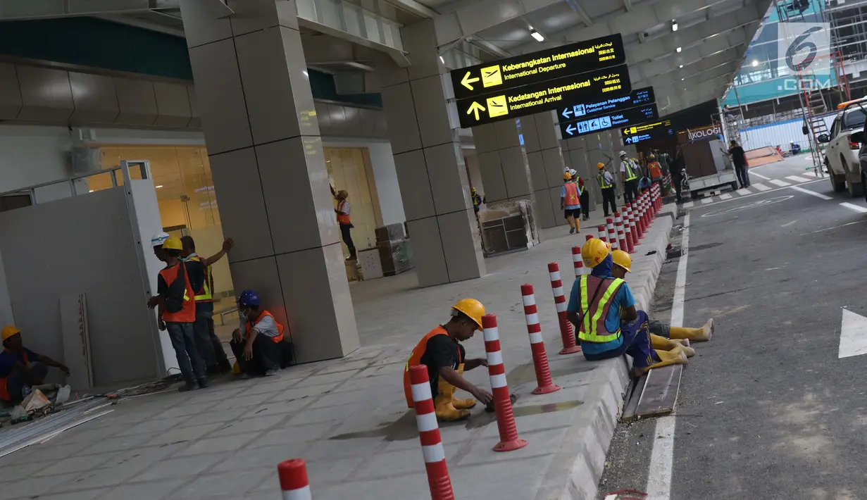 Suasana pembangunan Bandara Internasional Yogyakarta di Kabupaten Kulon Progo, DI Yogyakarta, Selasa (23/4). Progres pembangunan Bandara Internasional Yogyakarta hampir 100 persen, sementara progres pembangunan keseluruhannya termasuk domestik mencapai 47 persen. (Liputan6.com/Helmi Fithriansyah)