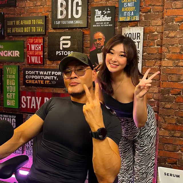 Kebersamaan Livy Renata dan Artis