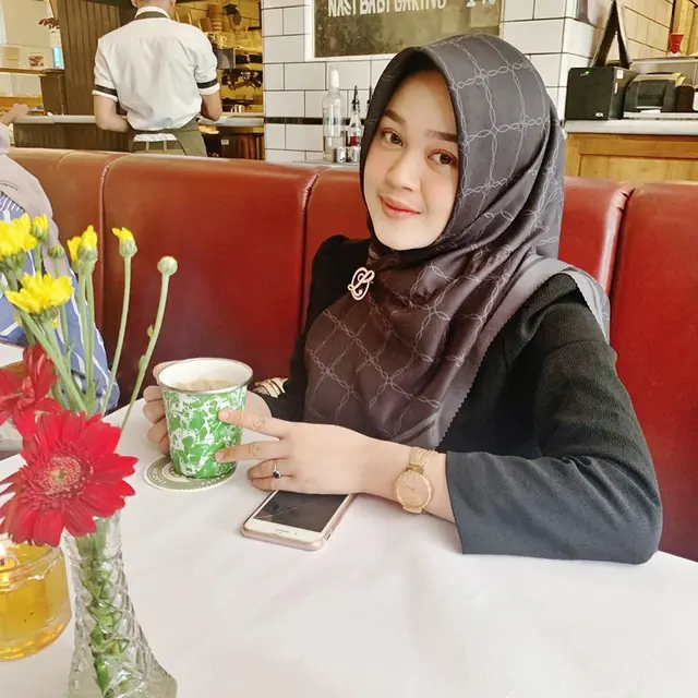 6 Potret Terbaru Cecilia Gina, Putri Limbad yang Kini Berhijab
