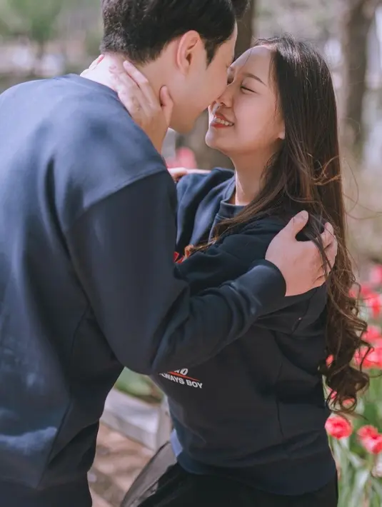 Terbaru, Jess No Limit mengunggah foto mesra terbarunya dengan sang istri. Terdapat beberapa potret yang diunggah sang gamers [instagram/jessnolimit]