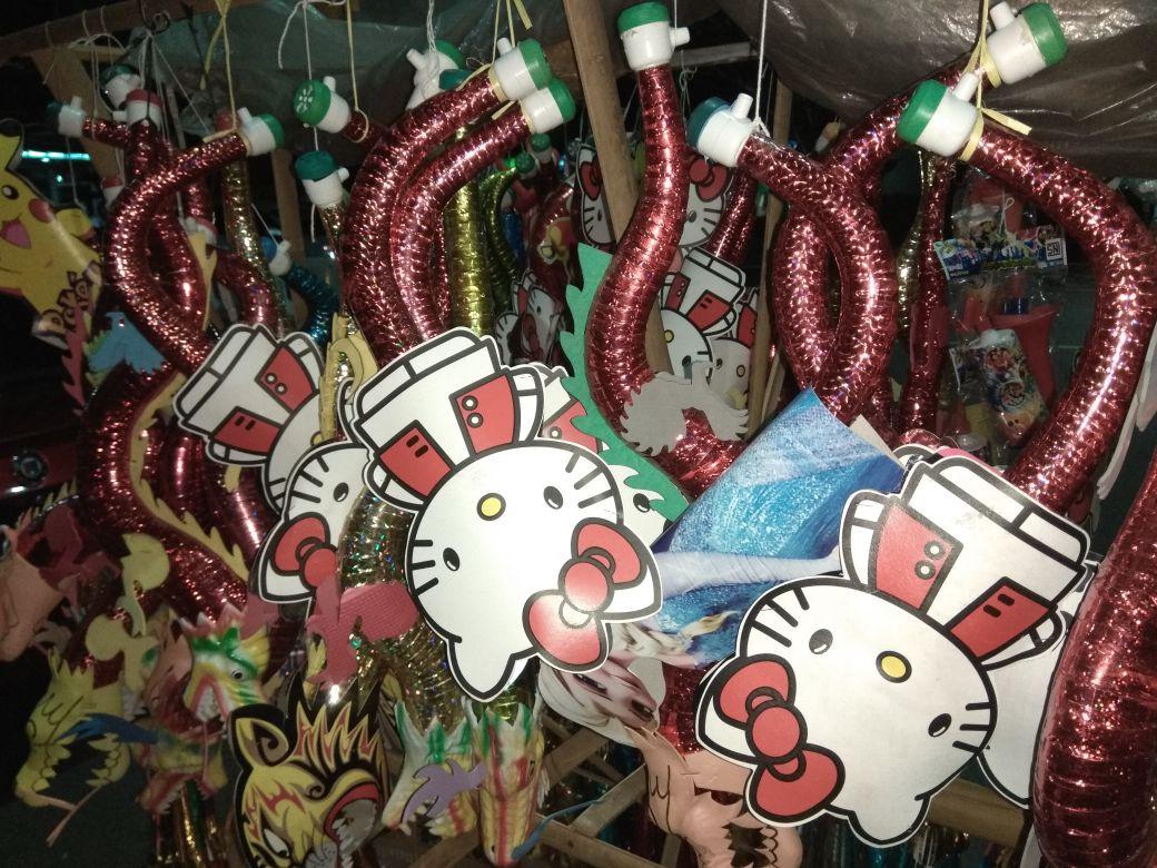 Terompet Naga dan Hello Kitty lebih mahal dan lebih disukai remaja. (foto : Liputan6.com/ibra/edhie prayitno ige)