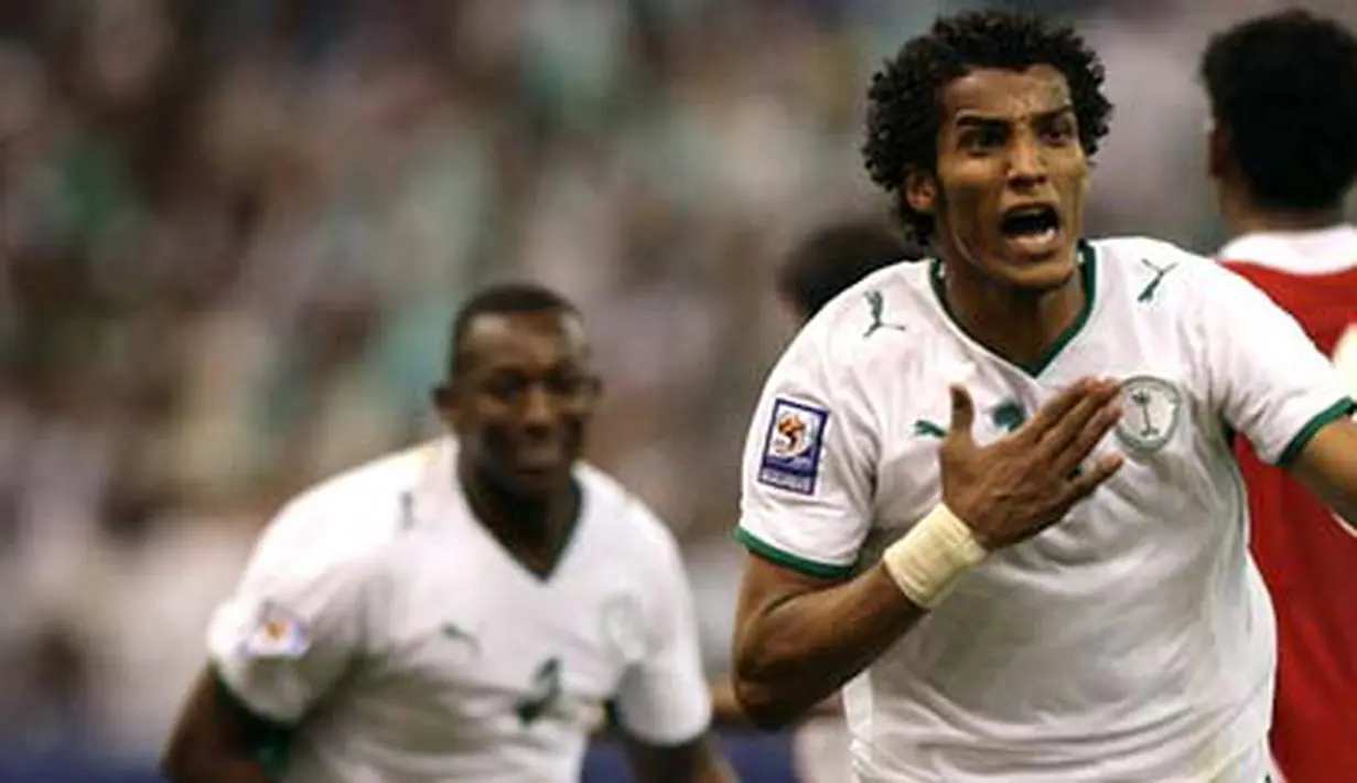 Saudi Arabia&#039;s Nayef Hazazi celebrates after scoring a goal against the United Arab Emirates during their 2010 World Cup Asian zone group 2 qualifying match in Riyadh on April 1, 2009. AFP PHOTO/MIDO AHMED