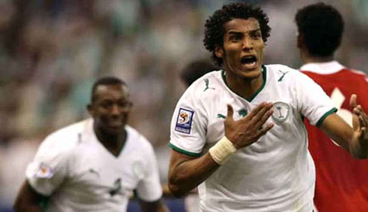 Saudi Arabia's Nayef Hazazi celebrates after scoring a goal against the United Arab Emirates during their 2010 World Cup Asian zone group 2 qualifying match in Riyadh on April 1, 2009. AFP PHOTO/MIDO AHMED