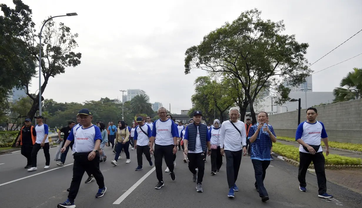 Jalan santai diikuti sekitar 500 peserta terdiri dari pejabat dan pegawai Kementerian Perdagangan serta pelaku usaha dan pemangku kepentingan bidang PBK, SRG, dan PLK.  (Foto: Dok Kementerian Perdagangan)